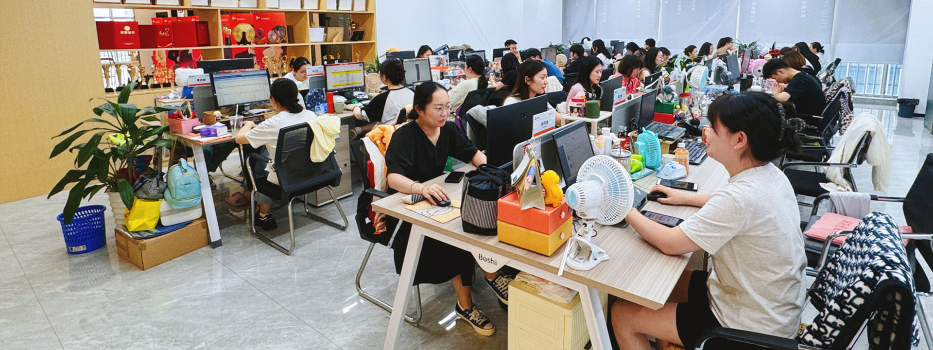 通過(guò)實(shí)戰(zhàn)案例教學(xué)，提高團(tuán)隊(duì)協(xié)作與執(zhí)行能力